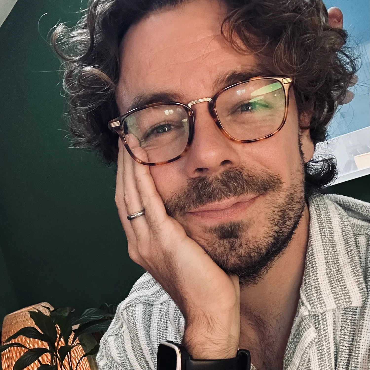 Boris Jakob, Inhaber von IMPITAS – Experte für Grafikdesign, Webdesign und Fremdsprachen-Satz für ehrliche visuelle Kommunikation.